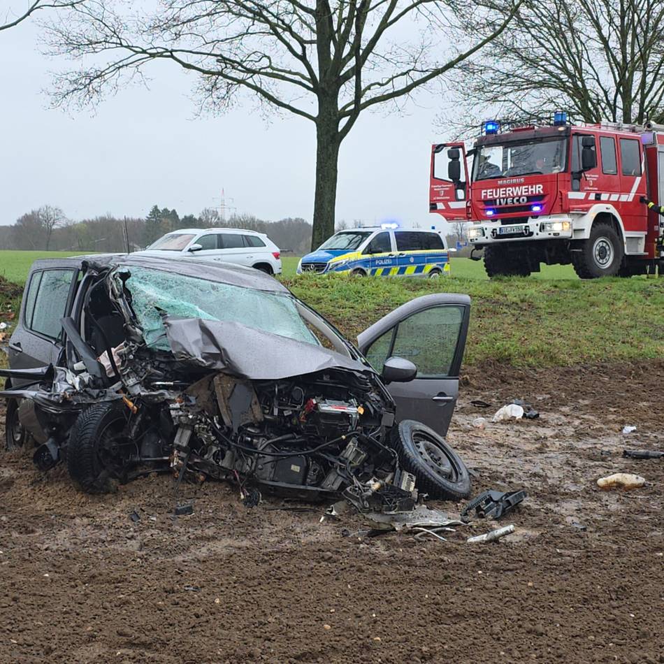 Unfall in Niederkrüchten: Autofahrerin verunglückt tödlich