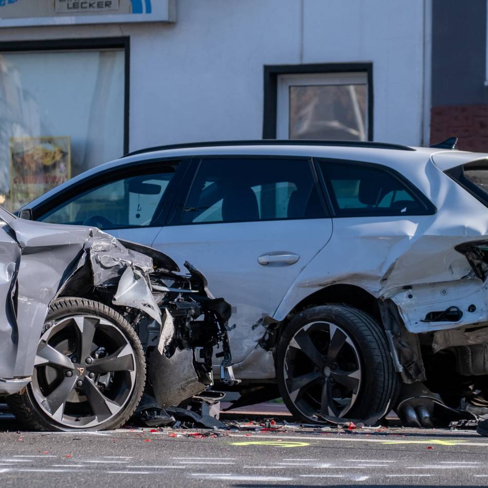 Einsatz in Mönchengladbach: Viersener Straße nach Unfall gesperrt