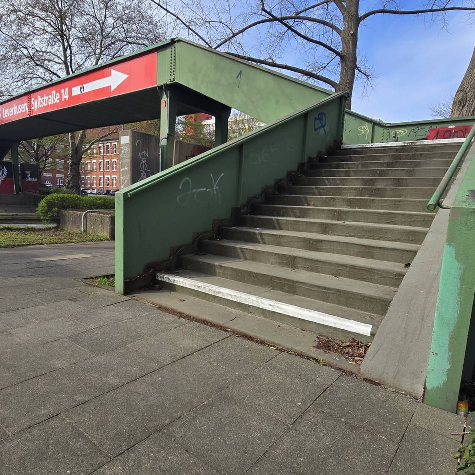 Stadt hat kein Geld für Abriss: Alter Stahlbrücke über B8 in Leverkusen droht Sperrung