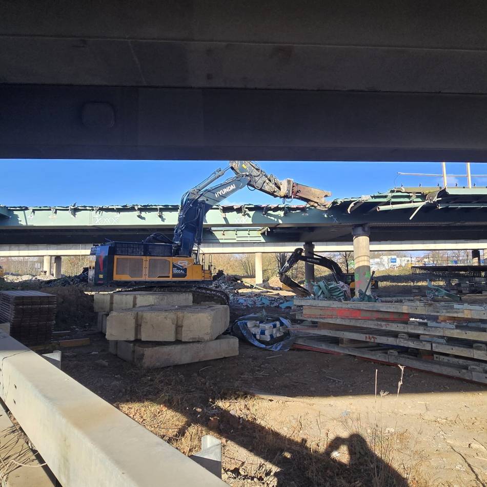 A1-Baustelle in Leverkusen: Panne bei Hochstraßen-Abriss – alte Farbe kommt mit Boden in Kontakt