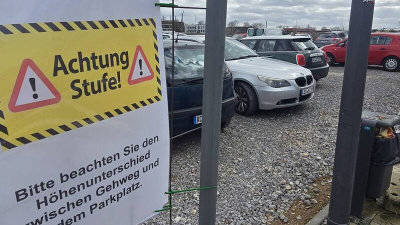 Bahnhof Leverkusen-Opladen: Schotterparkplatz wird zu „gefährlicher Stolperfalle“