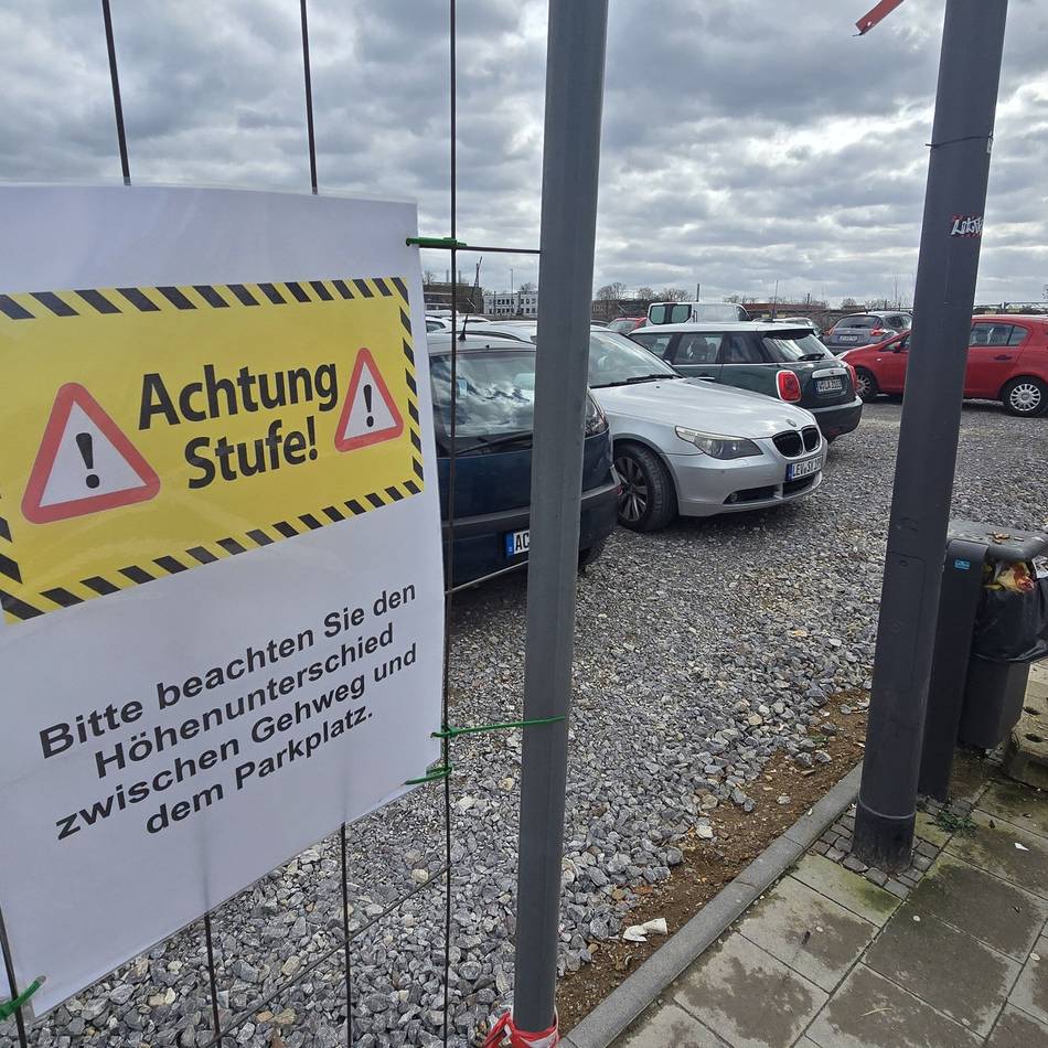 Bahnhof Leverkusen-Opladen: Schotterparkplatz wird zu „gefährlicher Stolperfalle“