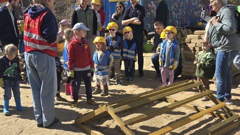 Naturgut Ophoven: Frühlingsfest gelingt trotz ungewöhnlichem Standort