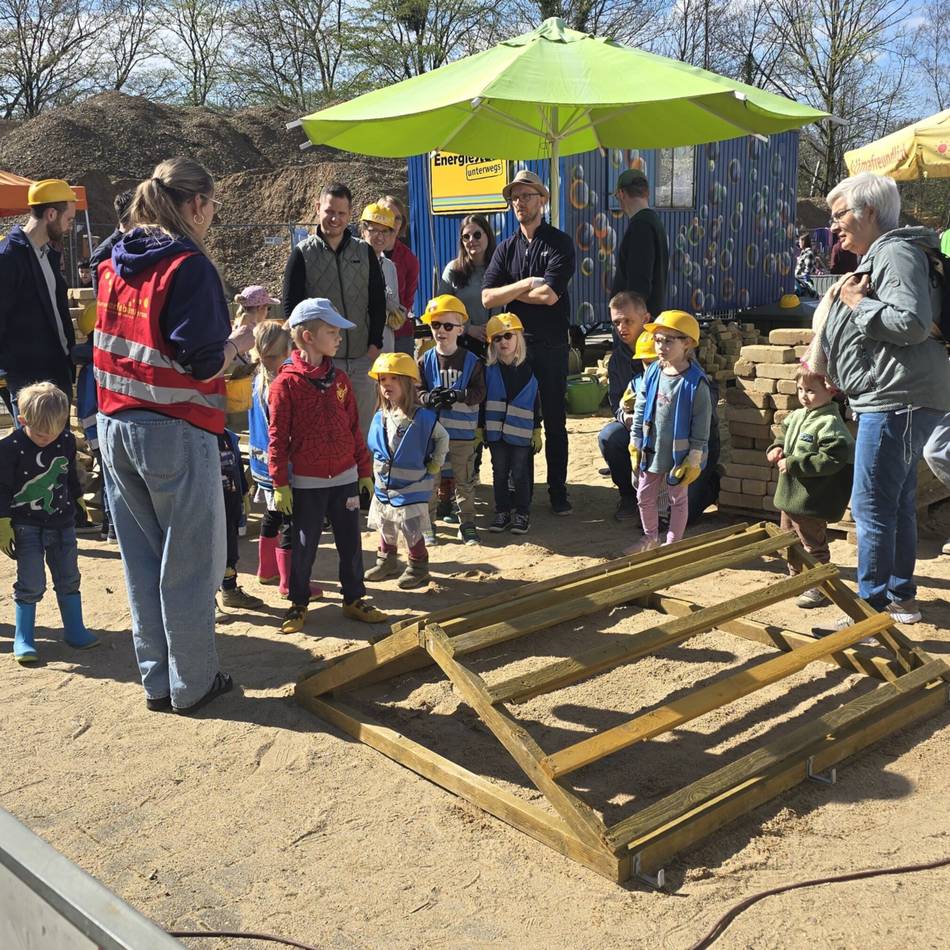 Naturgut Ophoven: Frühlingsfest gelingt trotz ungewöhnlichem Standort
