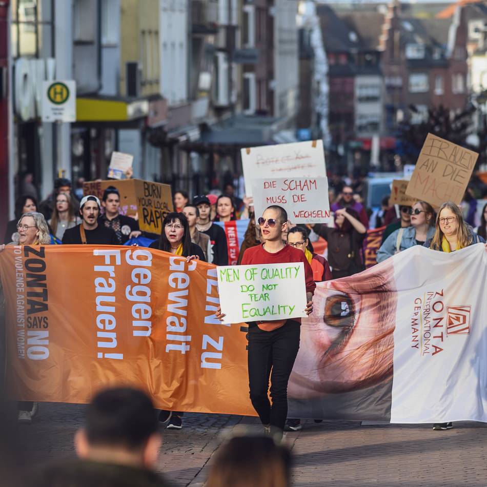 Frauenstreik in Kleve: „Wir wollen kein Stück vom Kuchen, wir wollen das Rezept“