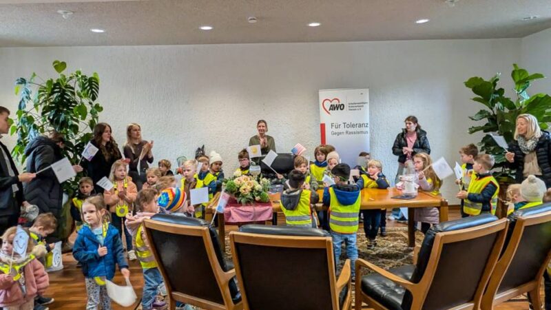Anti-Rassismus-Projekt in Schwalmtal: Kita‑Kinder bringen Freundlichkeit ins Rathaus