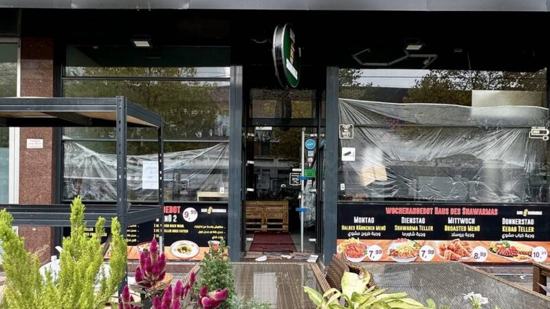 Imbiss in Düsseldorf: Insekten und verschimmelte Lebensmittel – diese Mängel gab es im Haus des Shawarmas