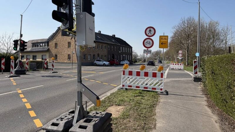 Straße Bökel in Neersen: Sperrung des Geh- und Radwegs dauert länger