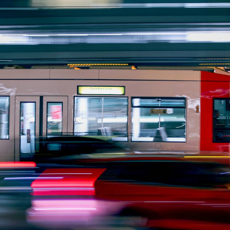 Mit Autos kollidiert: Gleich zwei Rheinbahn-Unfälle auf der Grafenberger Allee