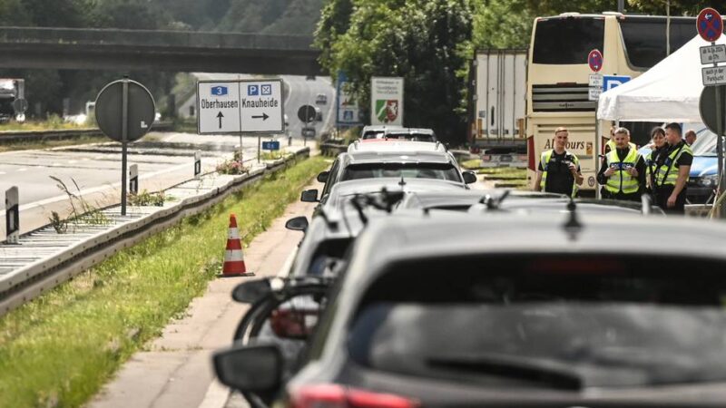 Hoffnung auf Ende der Staus bei Emmerich: Kontrollen auf der Grenzautobahn – Bürgermeister schreiben Brandbrief an Berlin