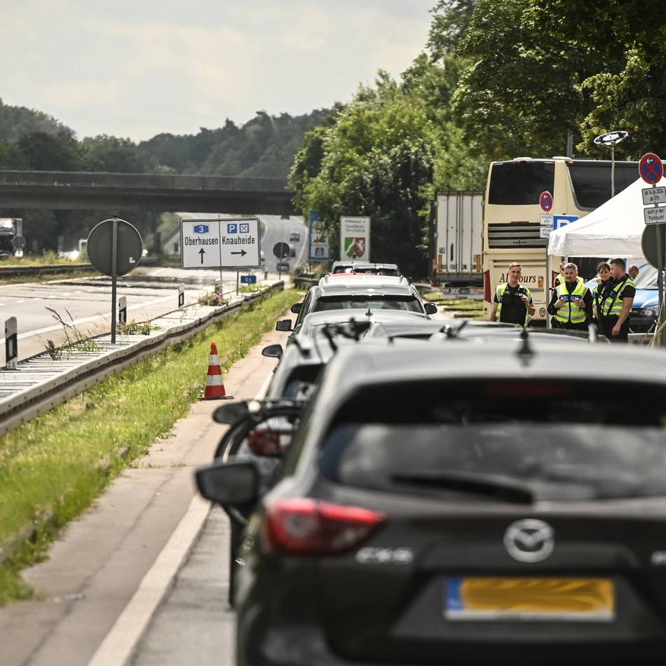 Hoffnung auf Ende der Staus bei Emmerich: Kontrollen auf der Grenzautobahn – Bürgermeister schreiben Brandbrief an Berlin