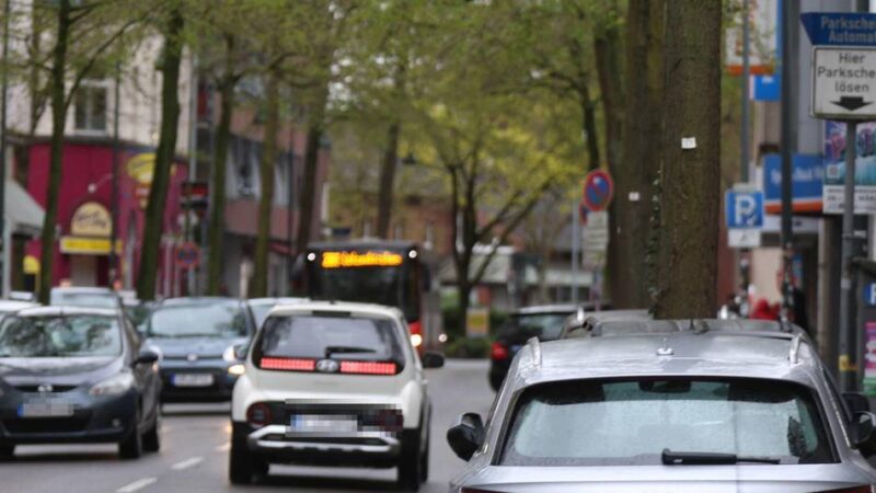 Anwohner schlagen Alarm: Lärmdisplay „made in Leverkusen“ soll Autoposer auf Kölner Straße bremsen
