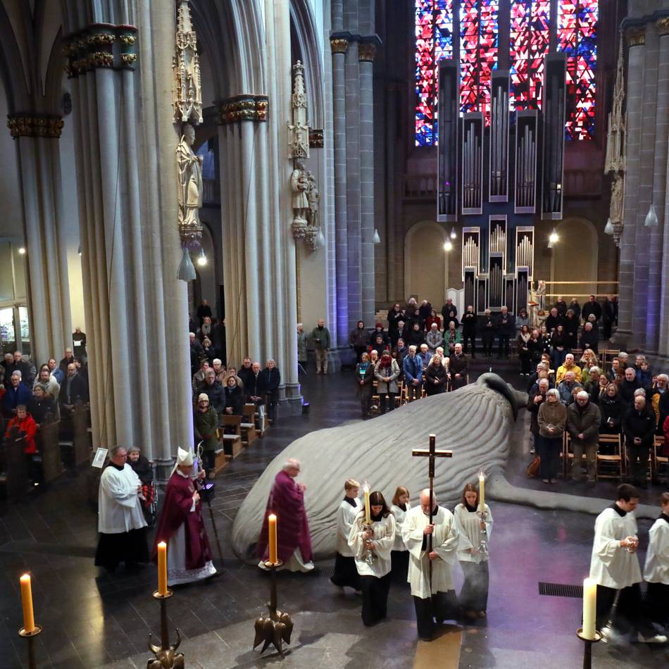 Kunstausstellung beendet: „Massenpilgern“ entlang des Wals im Dom