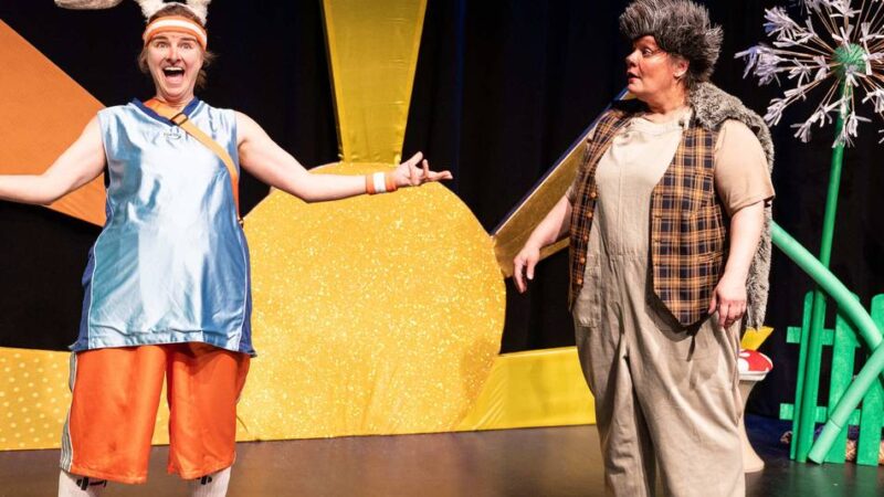 Auf ein Rennen nach Buxtehude: Neusser TAS zeigt „Hase und Igel“ mit Ohrwurm-Garantie