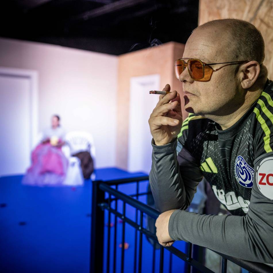 Uraufführung in Moers: STM zeigt neues Stück über Einsamkeit und Nähe