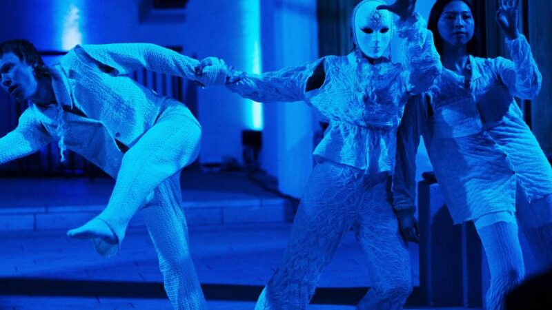 Märchen von Hans Christian Andersen: Bettina Rutsch inszeniert in Duisburg die „Schneekönigin“