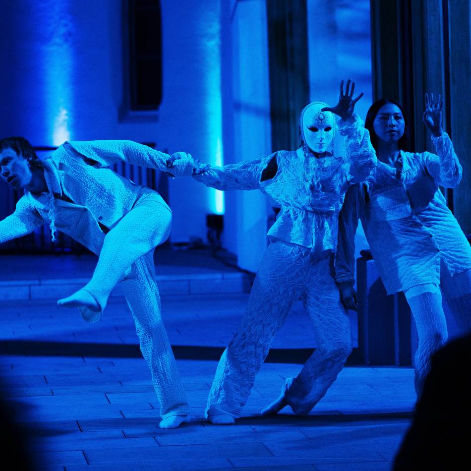 Märchen von Hans Christian Andersen: Bettina Rutsch inszeniert in Duisburg die „Schneekönigin“