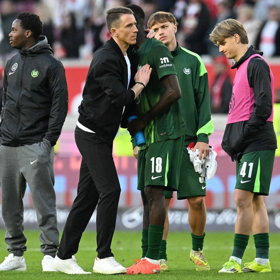 Nach Absturz auf Abstiegsplatz: Wolfsburg-Coach Bauer vor dem Aus – kehrt Hecking in die Bundesliga zurück?