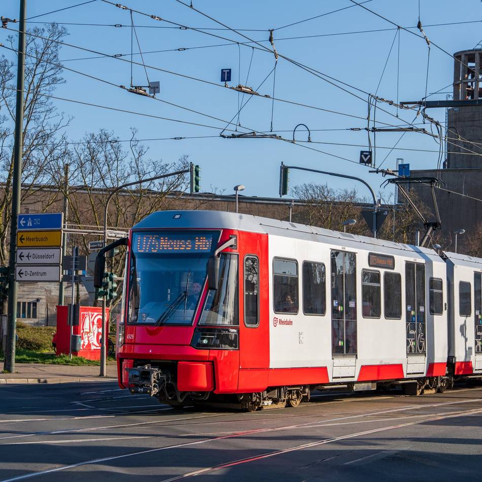 Baum in Oberleitung: Mehr als 20 Bahnen der Rheinbahn beschädigt – „spürbare Einschränkungen möglich“