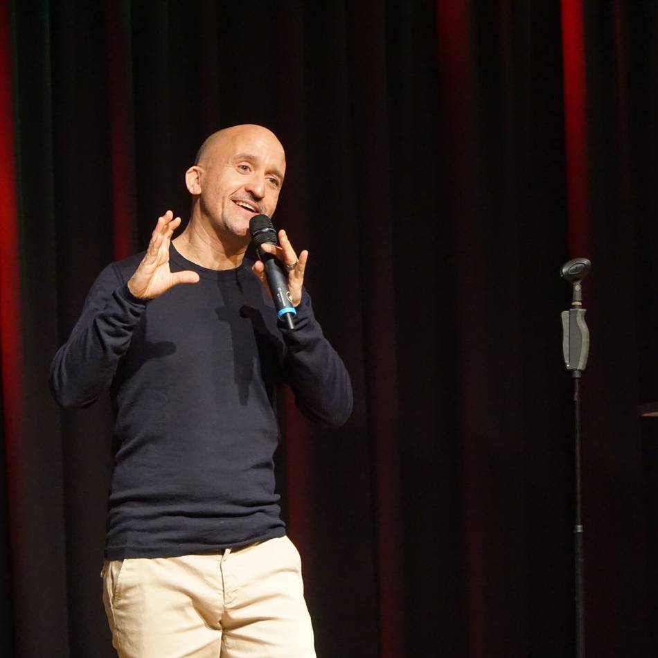 „Pures Gold“ in Geldern : Geburtstagsständchen für Comedian Markus Barth
