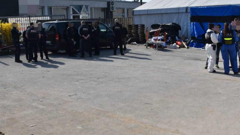 Zoll-Kontrolle in Neuss: Illegale Beschäftigung von 15 Chinesen?