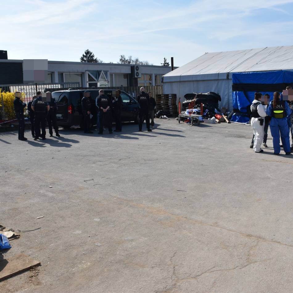 Zoll-Kontrolle in Neuss: Illegale Beschäftigung von 15 Chinesen?