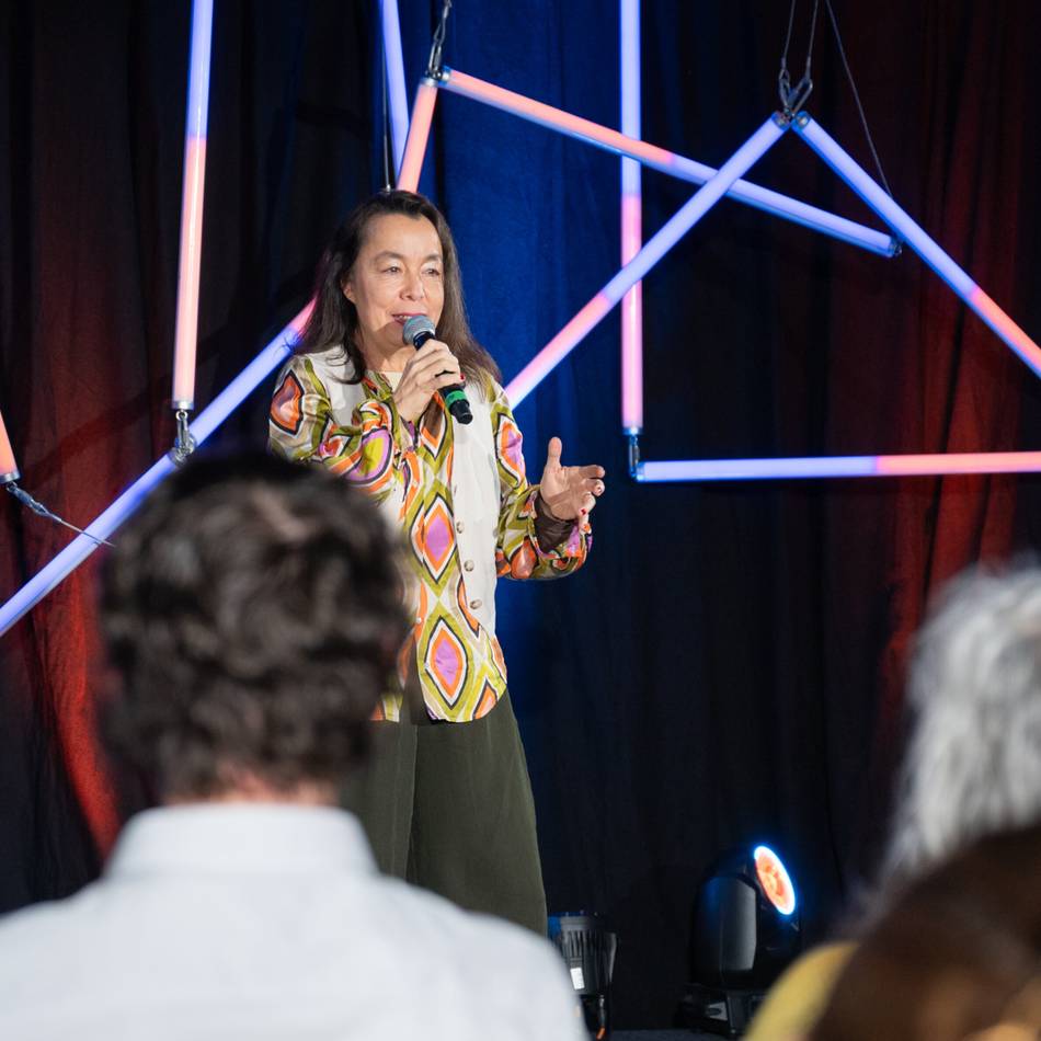 Wettbewerb für inspirierende Reden: Erkelenzerin bewegt Publikum beim Speaker Slam in Dresden