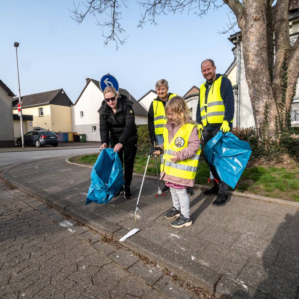 Dormagen packt beim Frühjahrsputz an: 5570 Helfer sammeln zwölf Tonnen Müll