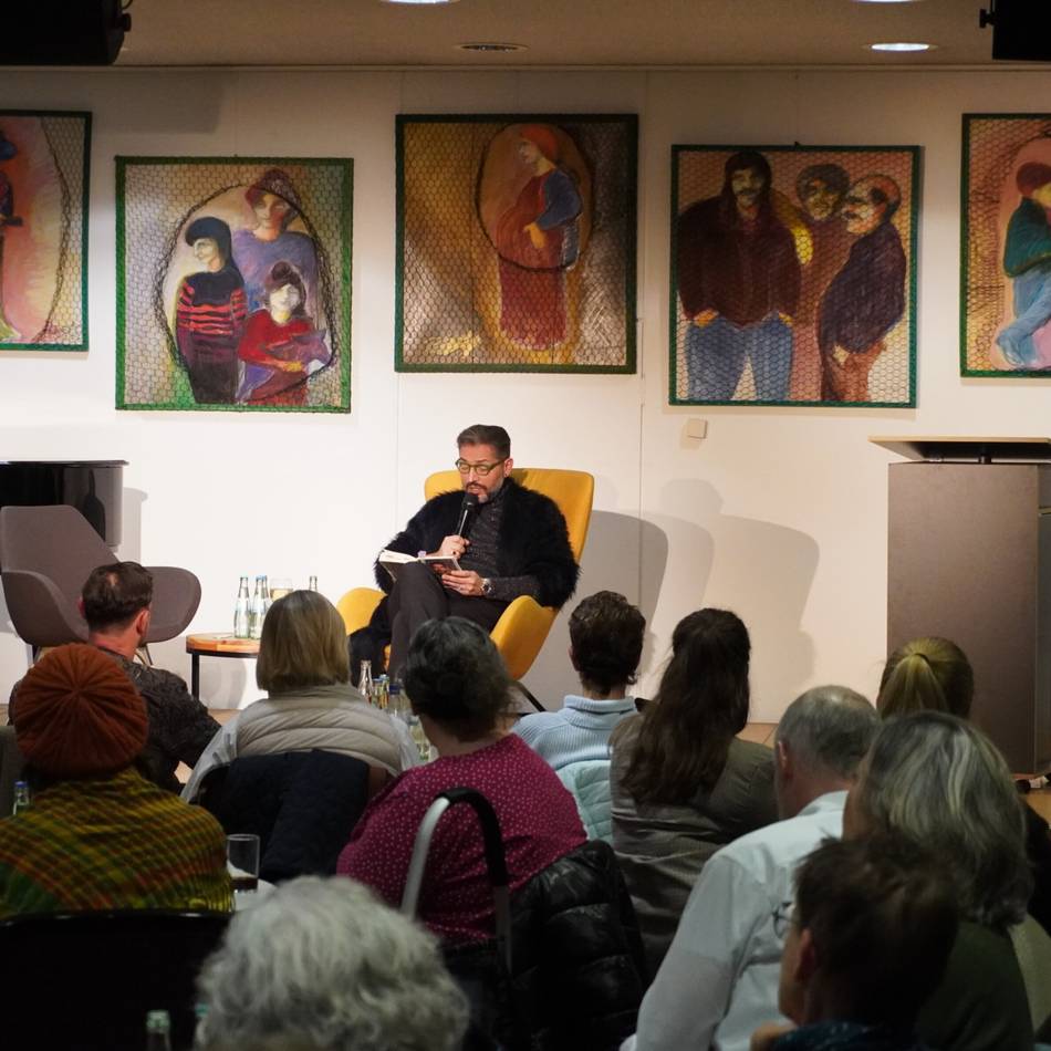 Lesung im Medienzentrum Ratingen: Autor Gianni Jovanovic begeistert