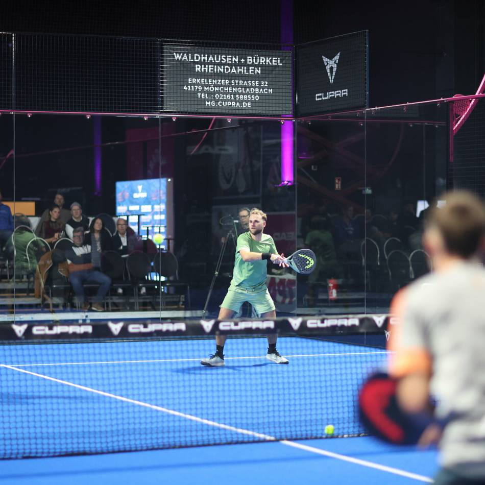 Premiere in Mönchengladbach: Auf dem Padel-Court zum neuen Ausbildungsplatz