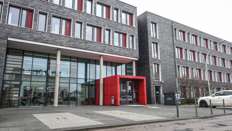 Einkommensteuer in Grevenbroich: Finanzamt setzt erstmals KI ein – für mehr Tempo bei der Bearbeitung