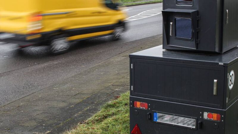 „Blitzer“ in Grevenbroich beschädigt: Stadt erstattet Anzeige nach neuerlicher Attacke auf Radar-Falle