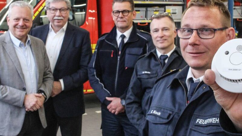 Sicherheit bei den Rettern: Feuerwehr Grevenbroich rüstet Rauchmelder im eigenen Haus nach