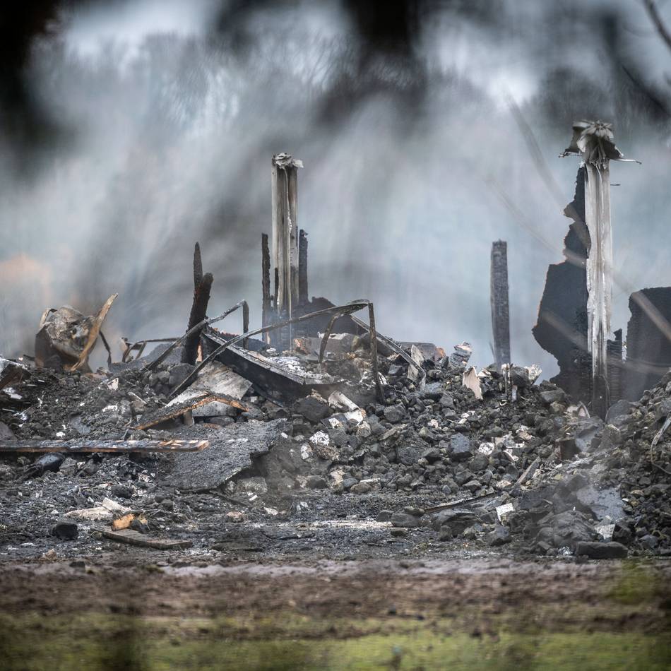 Beachbar komplett zerstört: Wird das Freibad am Wolfssee nach dem Brand wieder öffnen?