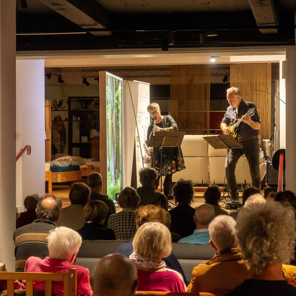 Jazzkonzert für Lajos Dudas in Neuss: Wenn Musik aus einem Bettenhaus erklingt