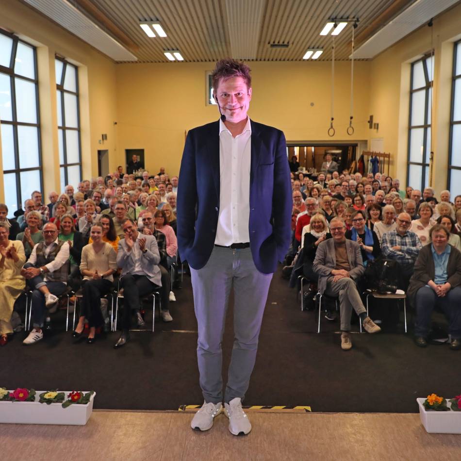 Kultur in Grevenbroich: Benefiz-Kabarett bringt 4000 Euro für Sportstätte ein