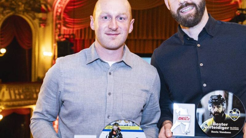 Für ihre Leistungen in der Hauptrunde: Drei Krefeld Pinguine räumen bei den DEL2-Ehrungen in Ravensburg groß ab