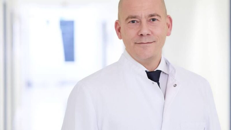 Behandlungen am Johanna-Etienne-Krankenhaus : Wirbelsäulenmedizin in Neuss – Operation erst als letzter Ausweg