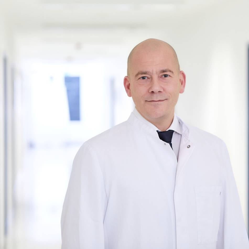 Behandlungen am Johanna-Etienne-Krankenhaus : Wirbelsäulenmedizin in Neuss – Operation erst als letzter Ausweg