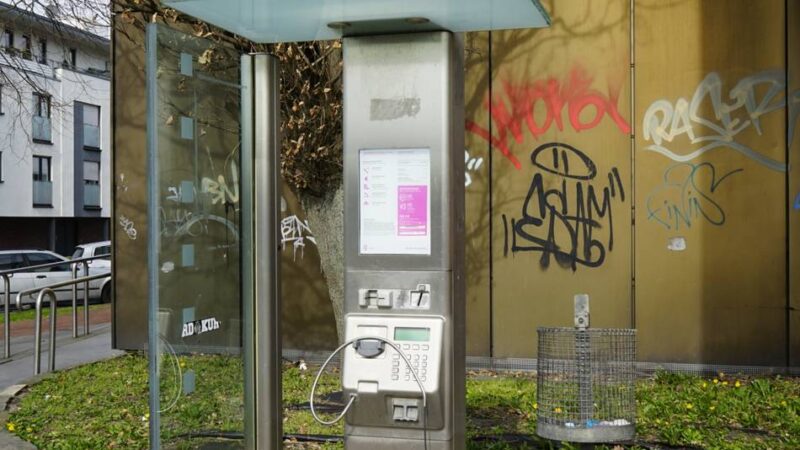 Fernsprecher als Relikt: Die letzten Grevenbroicher Telefonzellen – und warum sie noch stehen