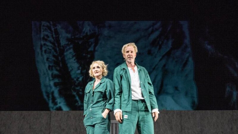 Auftakt des größten Duisburger Kulturfestivals : „Fremder als der Mond“ – Brechts Leben in Songs begeistern Akzente-Publikum