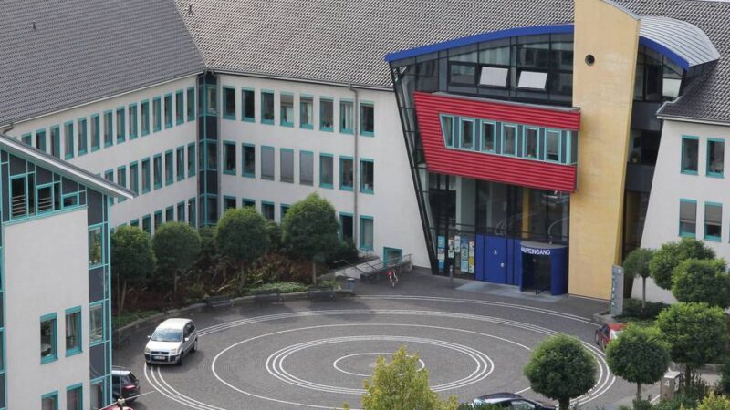 Lange Etat-Debatte im Rhein-Kreis Neuss: Haushalt auf den letzten Drücker