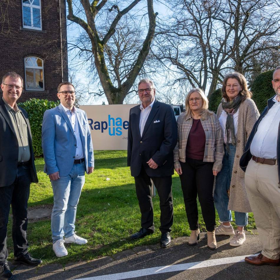 Geld für Jugendhilfezentrum in Dormagen: Weckmann bringt dem Raphaelshaus 11.000 Euro