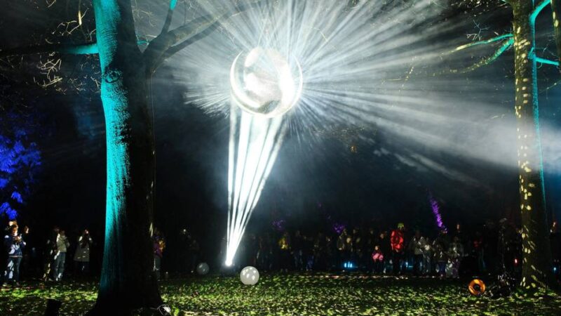 Ratinger Highlight: So schön leuchtet der Poensgenpark zum Stadtjubiläum