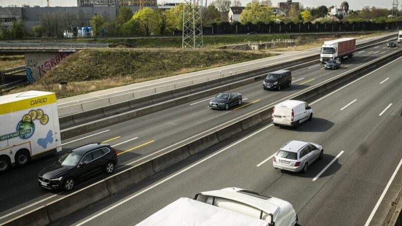 Düsseldorf: Zwei Verletzte und Sperrungen nach Unfall auf A46