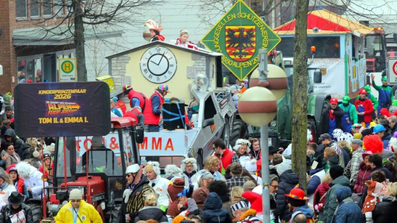 Straßenkarneval in Alpen: Besucher kritisieren Lautstärke der Karnevalszüge