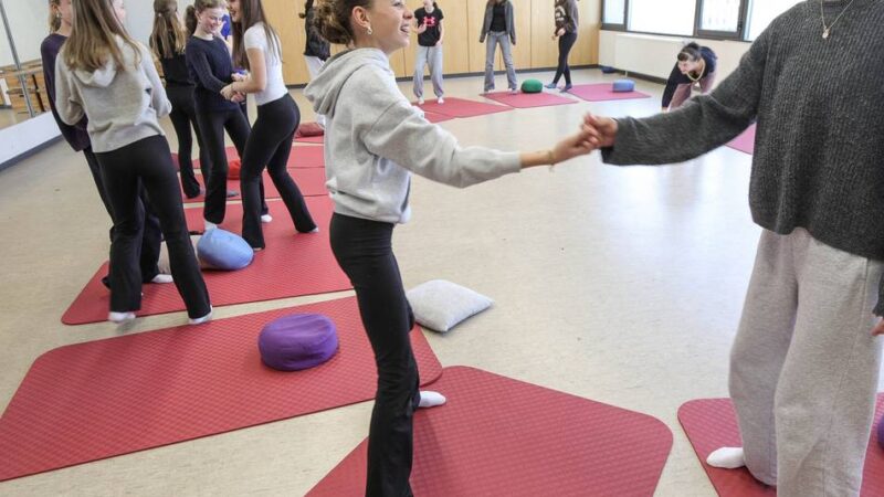 Stress in der Schule: „Leistungsdruck wird oft von außen an die Schülerinnen gestellt“