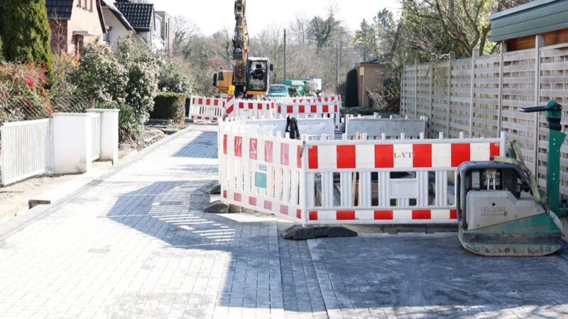 Baumaßnahmen in Korschenbroich: Warum nach der Pflasterung erneut der Bagger kam