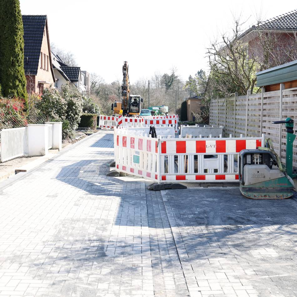 Baumaßnahmen in Korschenbroich: Warum nach der Pflasterung erneut der Bagger kam