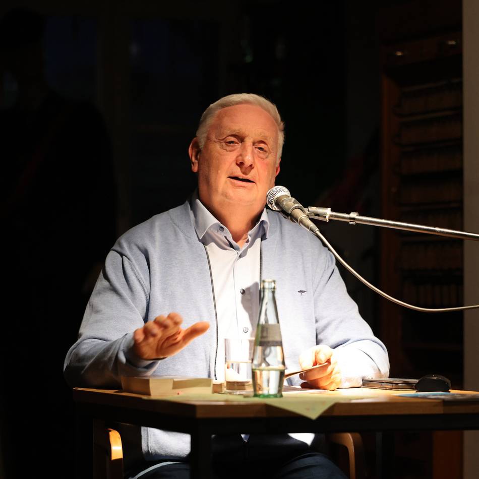 Bürger-Energiegenossenschaft in Korschenbroich: Eine Lesung zwischen Krimi und Klimakrise